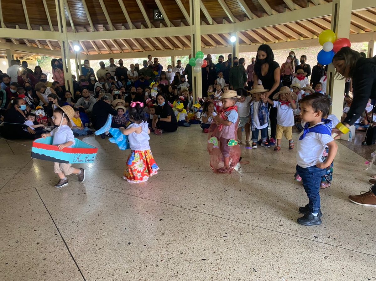 📍| En el Centro de Educación Inicial “GJ Juan Bautista Arismendi” al ritmo de la música representativa de cada región de nuestra amada patria Venezuela, realiza actos culturales con los niños de 1 a 6 años.
#211AñosDeIndependencia