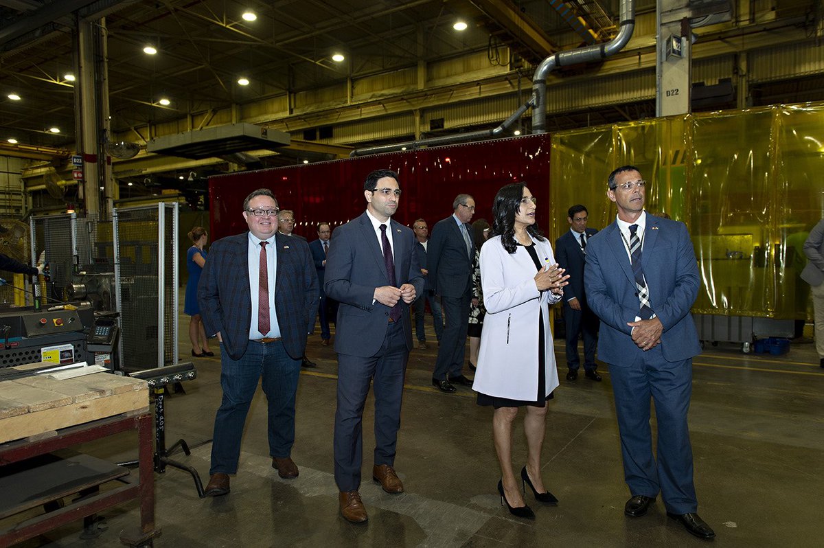 pfragiskatos's tweet image. To help in its defence, up to 39 armoured vehicles will be provided to Ukraine by Canada. These will be made here in #ldnont, at @GD_LandSystems. Today, I joined Minister @AnitaAnandMP to highlight the contribution. Thank you to all involved, especially the workers.🇨🇦🇺🇦