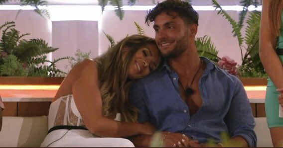 xoxoskx's tweet photo. MUM AND DAD ARE BACK TOGETHER GUYS #LoveIsland https://t.co/pytPnlvyEh