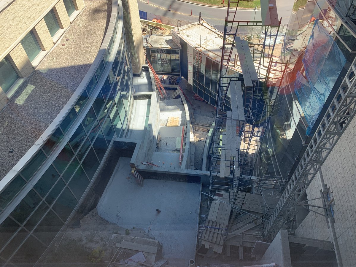 CellCreteCorp's tweet photo. Huntsman Cancer Center stands on the lower slopes of the east mountain range overlooking the Salt Lake Valley. This cancer research center and hospital is a symbol of hope &amp; healing to many in Utah. To support a growing population Huntsman Cancer Institute needed to grow as well. https://t.co/rAHWUw4Ewy