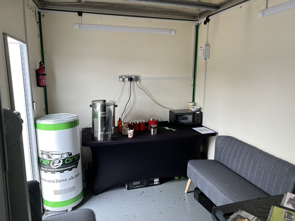 one2oneTrackday's tweet photo. Here we go again 🙌🏻

Today we operated out of our mobile coaching hub here at Donnington, supporting 8 of our Caterham drivers. 

✅ Dedicated data debrief stations
✅ Refreshment area. https://t.co/QtQgCN5F7Z