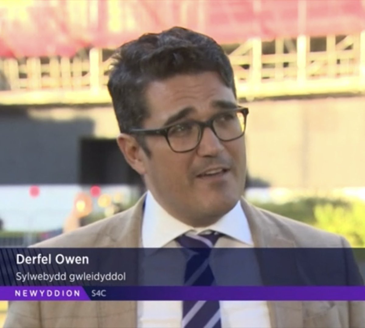 derfelowen tweet media