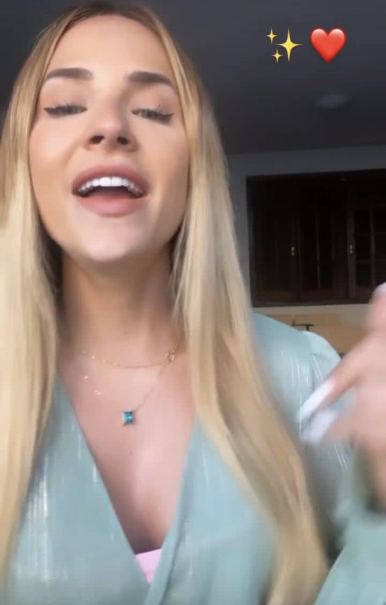 lindaCindyy's tweet photo. #clotilde e você 😂😂😂😂😂😂😂 #guibi por um momento eu pensei que era 😂😂😂😂😂😂😂😂😂 https://t.co/xhuY3xzez4