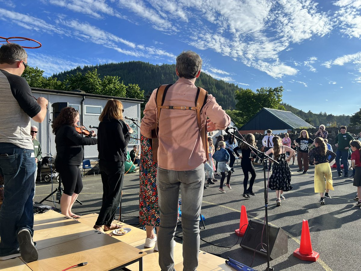 SarahMaltbyIOM's tweet photo. 🇮🇲 Gura mie ayd Bunscoill Ghaelgagh for the invitation to the 20 year anniversary celebration of your wonderful fully immersive Manx language school opening! The dancing, singing and overall pride in all things Manx was inspiring to see and be a part of! Hee’m oo! 🇮🇲 https://t.co/rn9rn5xHEq