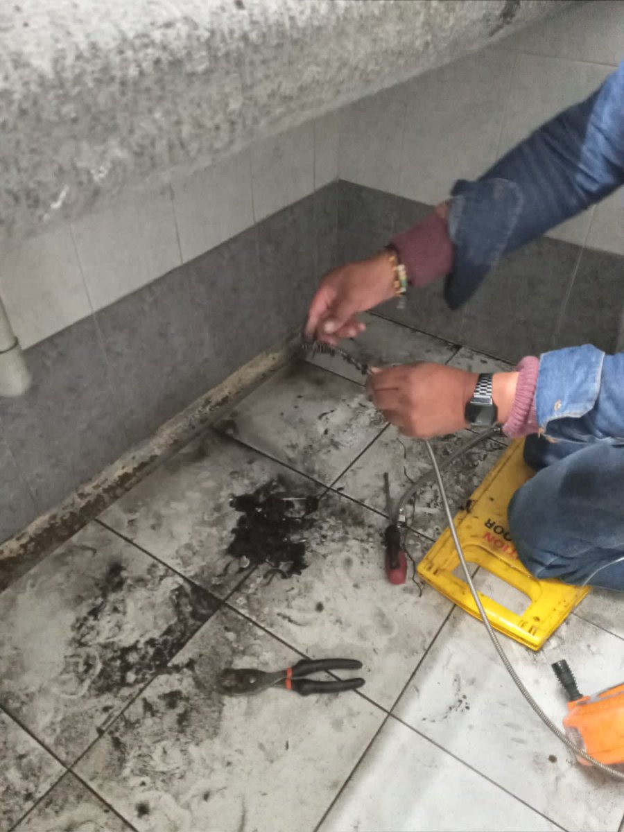 DOU_UAEMex's tweet photo. 🛠 | Mantenimiento
Trabajos de mantenimiento a los sanitarios de la @FHum_UAEM
#Humanideas #Mantenimiento #ComunidadUAEMéx #SomosUAEMéx💚💛 https://t.co/SUZjySSjyh