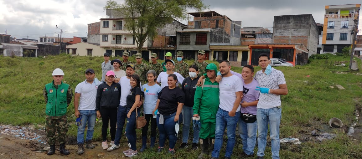 Ejercito_Div5's tweet photo. #OperaciónArtemisa | Nuestra labor como #CustodiosDelMedioAmbiente es permanente, trabajamos por cuidar nuestro ecosistema, así lo hacen en Santa Rosa de Cabal #Risaralda nuestros soldados del #Biter8, con una jornada de limpieza en apoyo a Empocabal.
#OctavaBrigada https://t.co/ejcm5wY3Rh