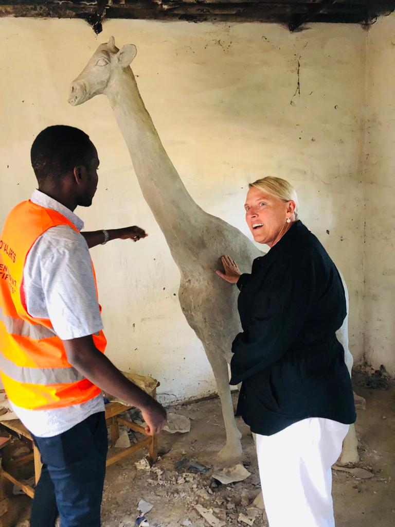 Royal Arts/APEBH a reçu ce matin du 07 juillet 2022, le chargé des affaires Publiques à <a href="/US_Emb_Burundi/">U.S. Embassy Burundi</a>  et de l'Assistante Administrative et Grant Manager Lydia Hanuza dans une visite qu'ils ont réalisé au siège Social de Royal Arts/APEBH. 

#Burundi #abatwip