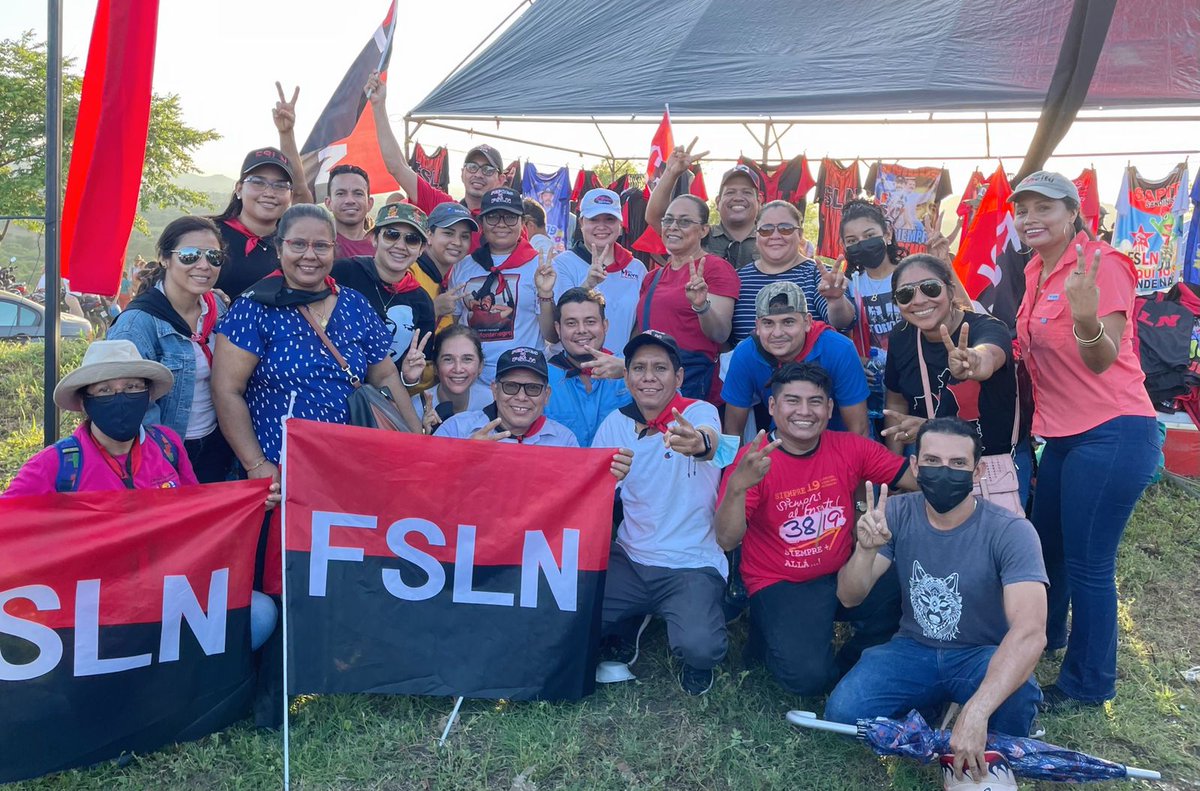 ElProfeSandini1's tweet photo. ❤️🖤Celebramos con alegría este 43 aniversario de la liberación del fortin de Acosasco. Las calles de #LeonRevolucion, se pintan de rojinegro, ondeando banderas que anuncian el #4319FuerzaDeVictorias https://t.co/KlLLUORkPC