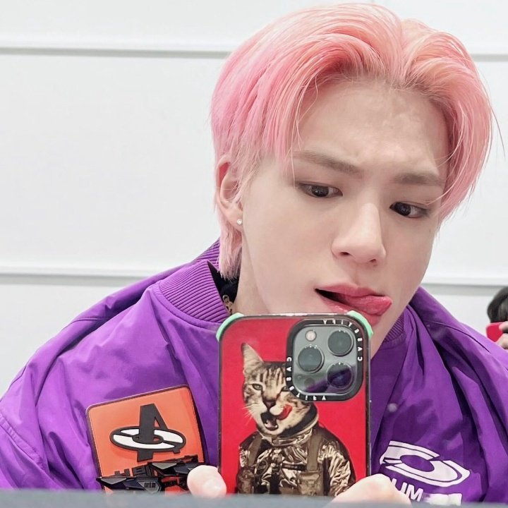 Jenn0bot's tweet image. sí