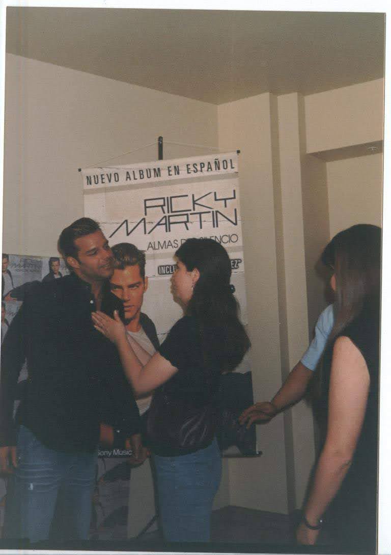 EveChile's tweet photo. #SiempreContigi @ricky_martin desde Chile 🇨🇱 te enviamos nuestro amor
#SiempreContigoRickyMartin
#AlwaysWithYouRickyMartin
#GuerrerosDeLuz #SexySouls
🇨🇱🇨🇱🇨🇱🇨🇱 @rickymartinchile https://t.co/NxXmELjhCf