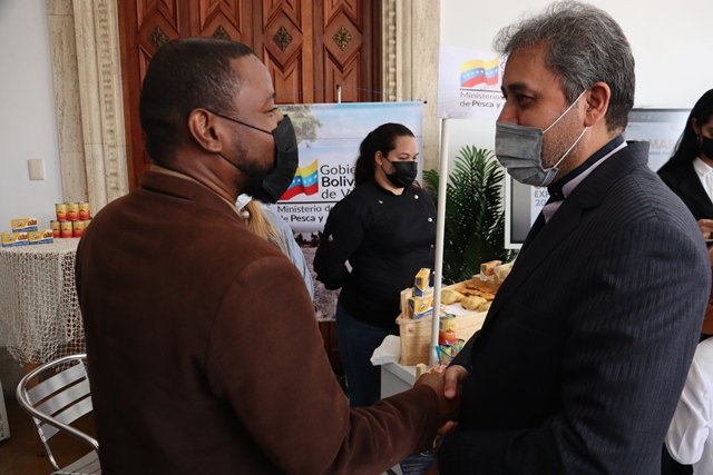 Minpescave2's tweet photo. Participamos en el 51° Aniversario de relaciones con Argelia. Durante la jornada en la Casa Amarilla, expusimos nuestra oferta exportable de productos del mar, así como el fruto de la alianza comercial entre la empresa privada y el Gobierno Bolivariano.
@Jcloyo
@CancilleriaVE https://t.co/TWejJzTsiq