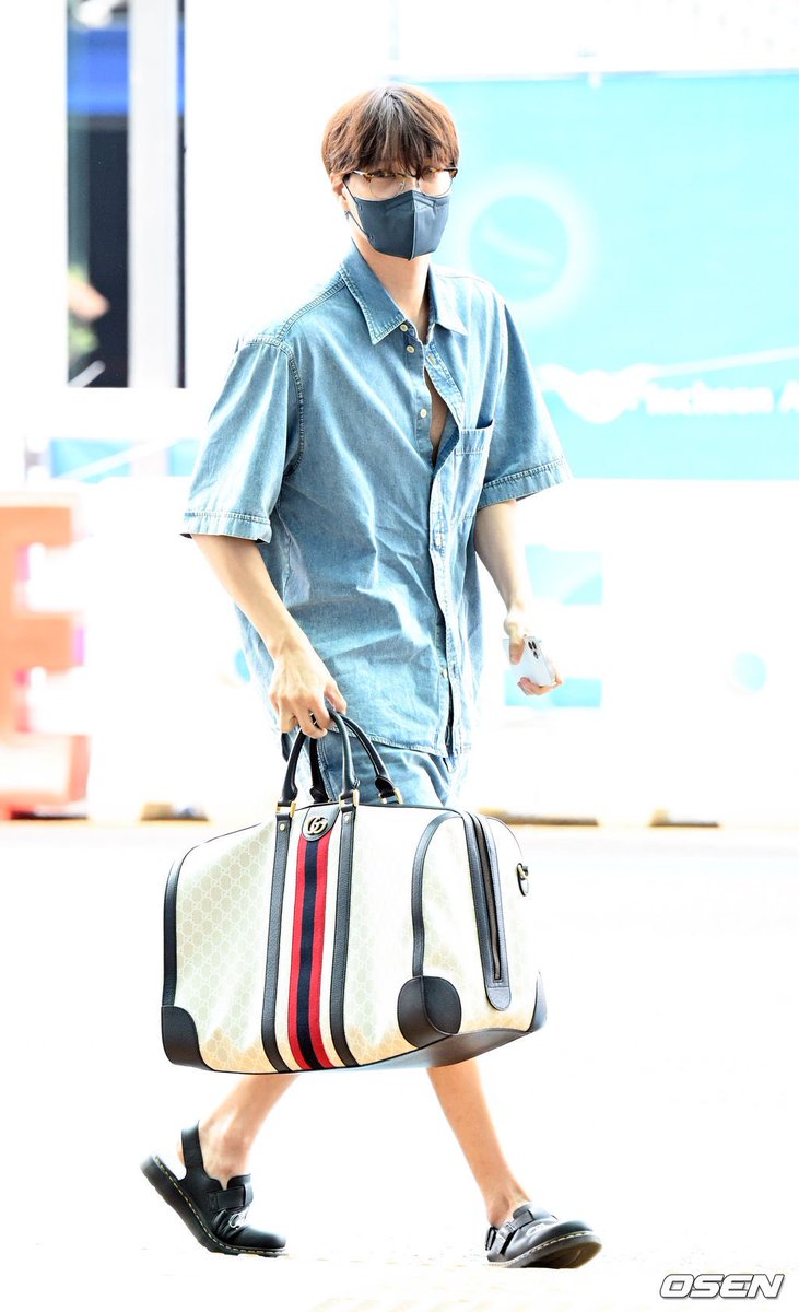NEWSPIC 📸 | 220708 #KAI @ ICN Airport, heading to London 🛫

#EXO #엑소 <a href="/weareoneEXO/">EXO</a>