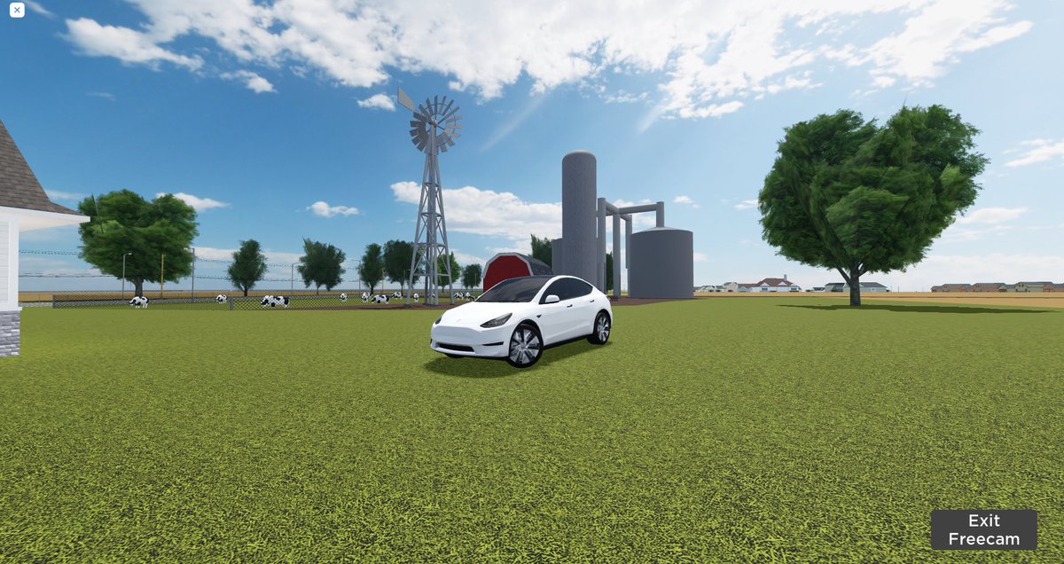 LoganVawter's tweet photo. Tesla Model Y working at the farm in Greenville Roblox #Roblox #tesla #Greenville https://t.co/hPoJGXMwsp