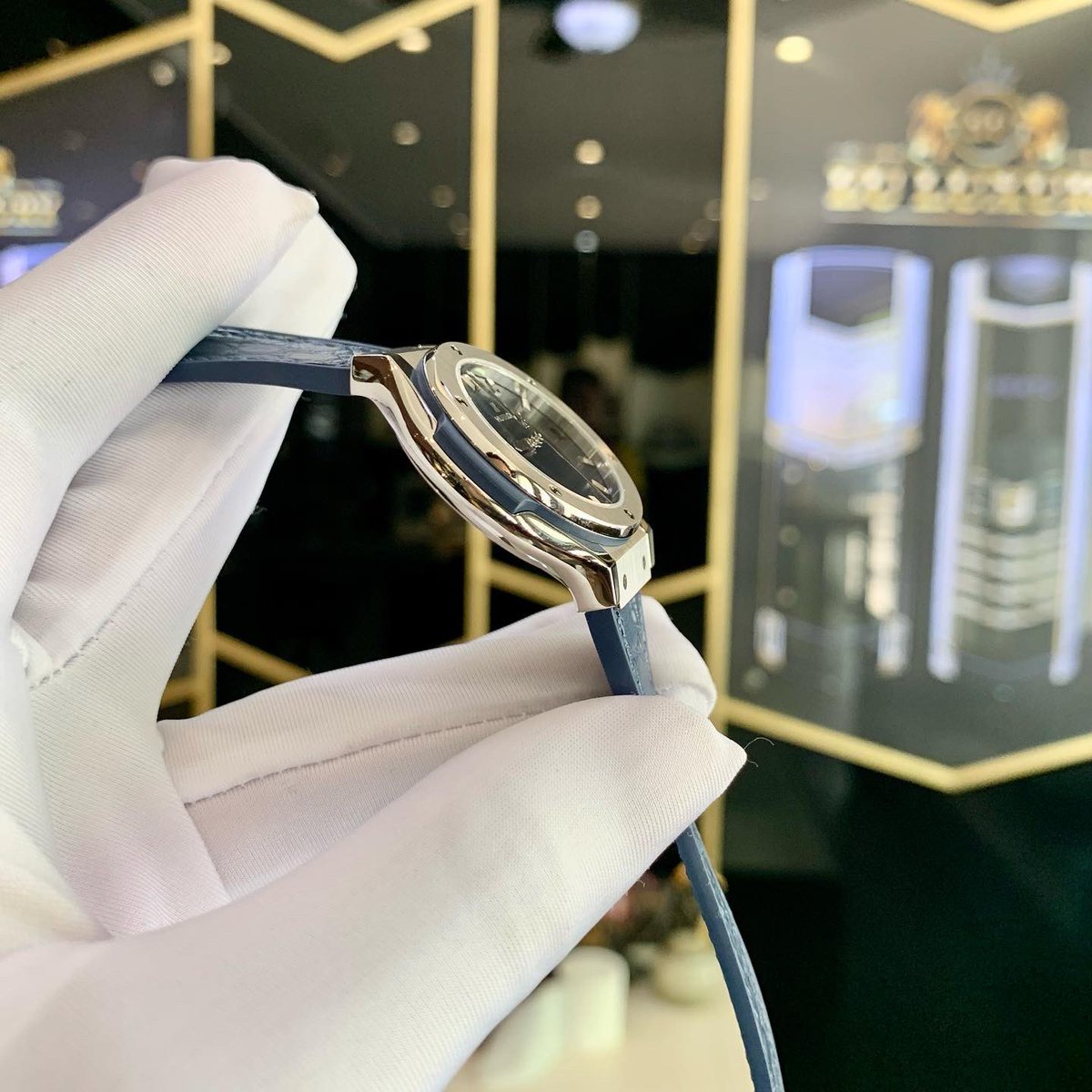 luxury_trung's tweet photo. Hublot Classic Fusion Blue.
Size 33mm
Hàng cứ hết lại về phục vụ chị em.
New 2022 - Giá chỉ 1xx triệu.
Bảo hành 5 năm.

Liên hệ : 0832299999 - Trung Nguyễn https://t.co/3fbVgKMEsl