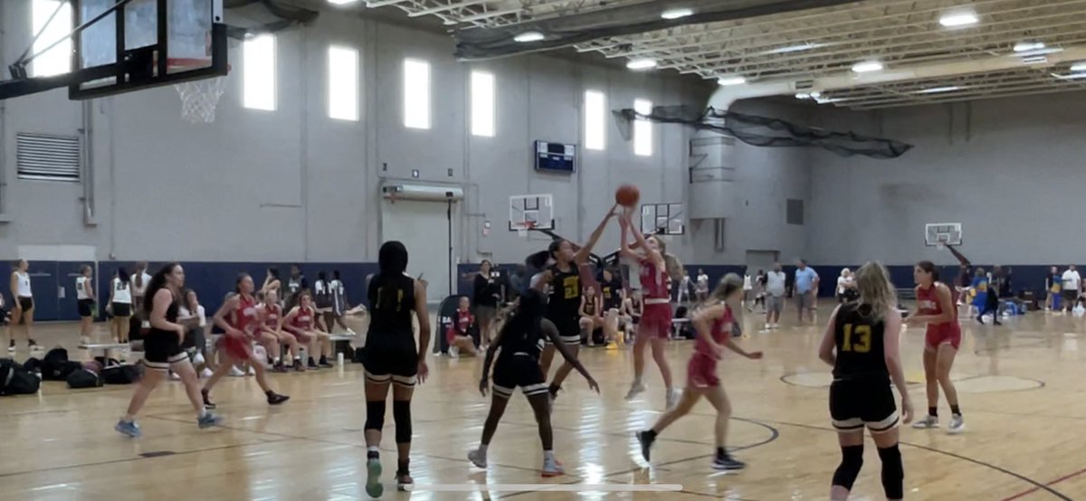 jonfohl's tweet image. @heat_premier #23 @madisonparker32 contesting shots and attacking down hill today at the @PGHCircuit  2K22 tournament in Chicago!  @CoachDParker @PGH_Ohio @LakotaWestGB