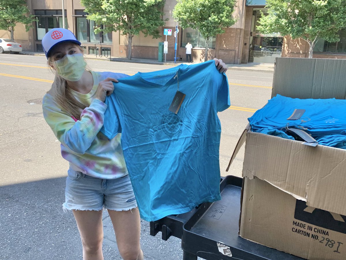 blanchethouse's tweet photo. We’re collecting t-shirts in sizes L, XL, 2XL, 3XL for our unhoused cafe guests. Donate gently used or new to 310 NW Glisan M-Sat, 8-10:30am or 1:30-4pm. We have VERY limited storage so can only accept the most requested items at this time. https://t.co/RsK03nhjDz 🙏🏽 https://t.co/6xwRrk8OnV