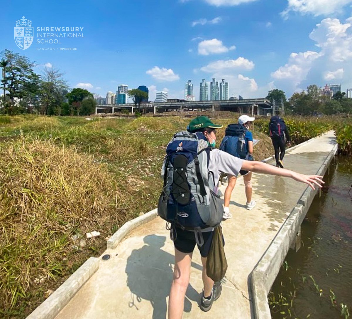 SHBriverside's tweet photo. Y13 student Cathryn describes her DoEIA Gold qualifying journey which involved urban trekking as "a different challenge from the one we are used to." Her group explored Bangkok's "green lung" to discover tranquil beauty within the bustling cityscape. #WeAreShrewsbury #DOEIA https://t.co/L1VsogyXmT