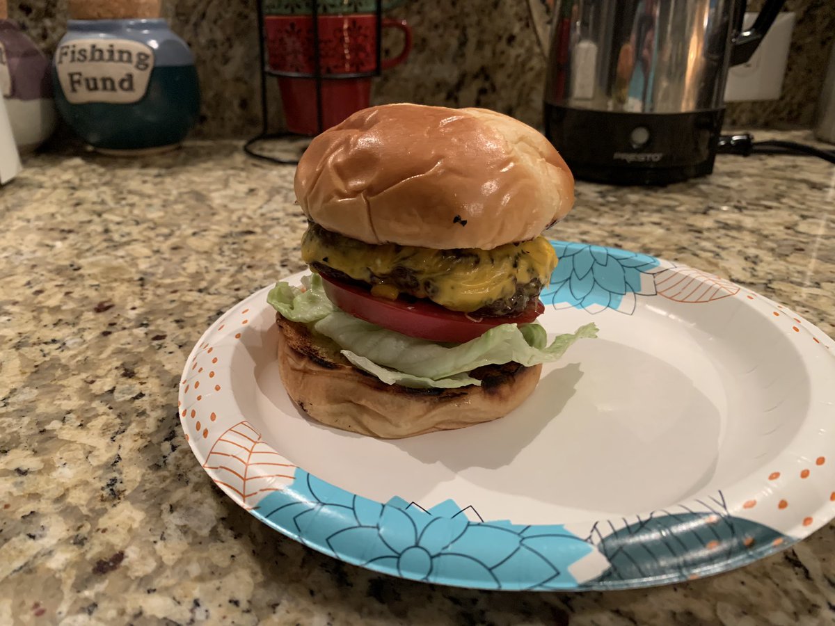 Had myself an excellent burger, following a similar recipe to Gordon Ramsay’s. https://t.co/jsJ1Ww4jIi