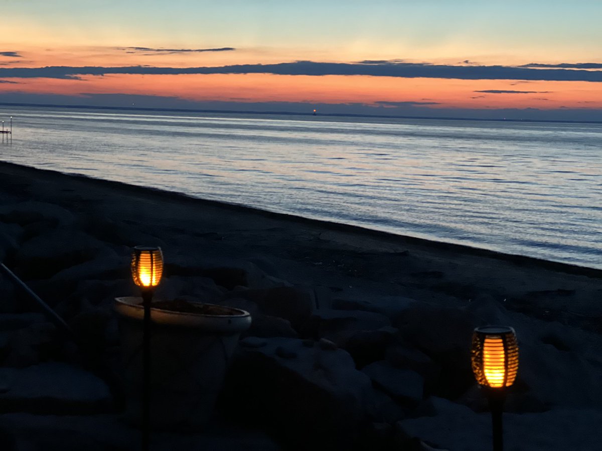 MarchandMolly's tweet photo. Quiet night at the Point #cottage #PointComfort #BayofGreenBay https://t.co/mIv3jjPOSk
