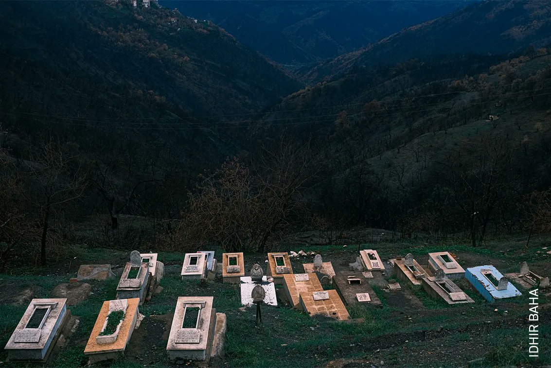 WorldPressPhoto's tweet photo. Photo of the Day | A small cemetery in the Ath Yenni commune. Hakim Abed (39), who is buried here, died in the megafire in Ath Yanni, Kabylia, Algeria in 2021. Discover 'Kabylie, the Traces of the Mega-Fire of 2021' by #APJD member Idhir Baha: https://t.co/qczXKUFqCl https://t.co/4lpbZ20pSG