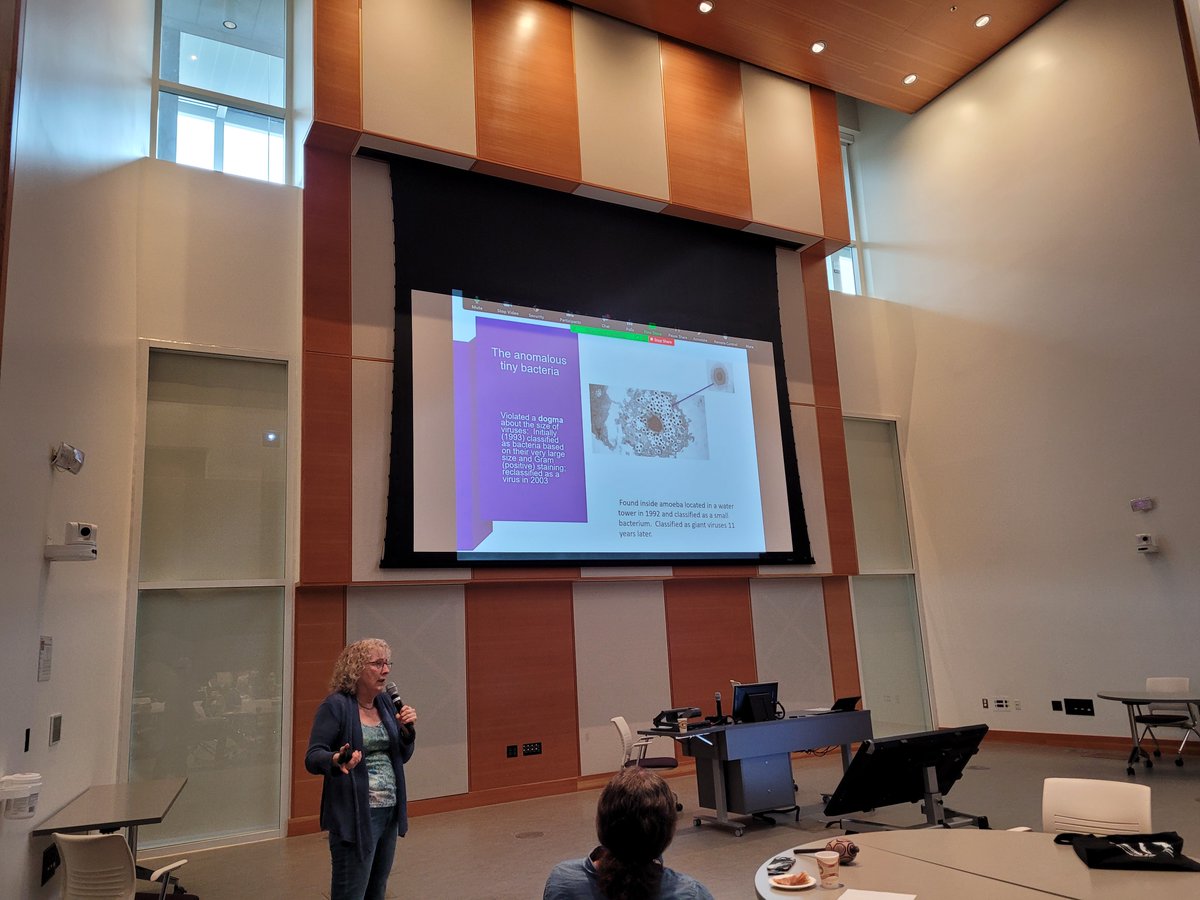 Last scenes from 16th IHPST (day 4):
Dr. Carol Cleland, from the University of Colorado Boulder, gave a fantastic plenary talk on "How Anomalies Drive Scientific Discovery".
#IHPST2022 #IHPST