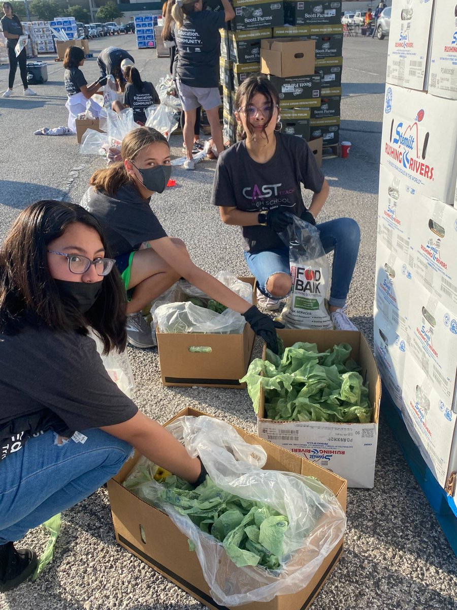 NISD's tweet photo. Volunteers Needed: The @safoodbank is in need of volunteers to help at the Friday, July 15 mega distribution at Gus Stadium. It's a great opportunity for students needing to earn volunteer hours. To sign up to volunteer - https://t.co/uhFW1W2RQ7 https://t.co/T3lsPzQ7un