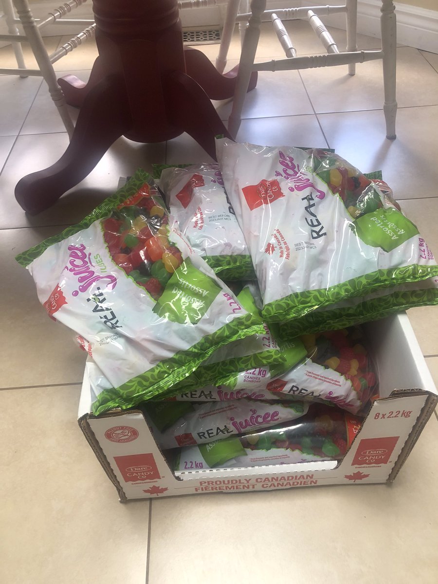 Legend06's tweet image. A glorious 24hrs jujubes r back at Costco after 2yrs then spent last night with my brother, Uncle Buc and Shauna telling tales till 2 then Sens trade for Debrincat..tngt will be filled with twisted Gatorades