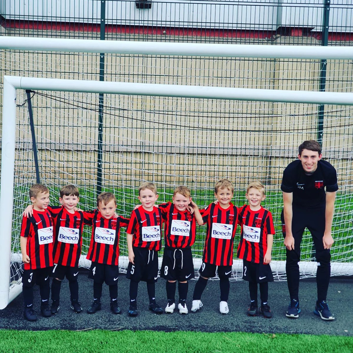 Tough first game tonight but we are looking forward to the future 🔴⚫️

Kingsthorne Milan 🔴⚫️