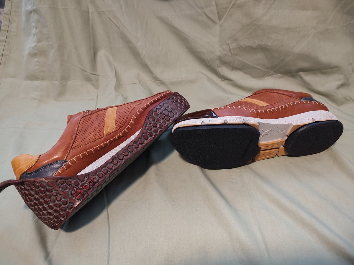 erokkecurler's tweet image. 5 years in the old shoes. It was time to put these 2 hands to work &amp;amp; make some new ones. These have to be the world&apos;s only Pikolinos custom curling shoes? @pikolinos @usacurl @