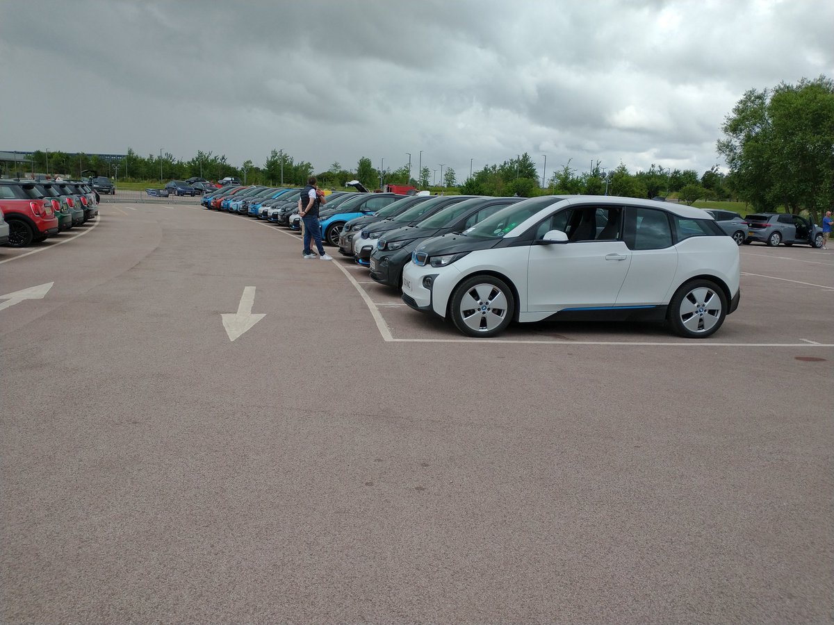 Once the iX at the end had gone I moved from the back row to take its place and complete the i3 line. Naturally I parked neatly as well.