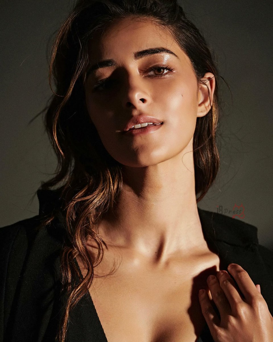 LoceNose's tweet photo. She is always at the heart #AnanyaPanday #hot #fetish #orgasm #fap https://t.co/Xplv38WPqa