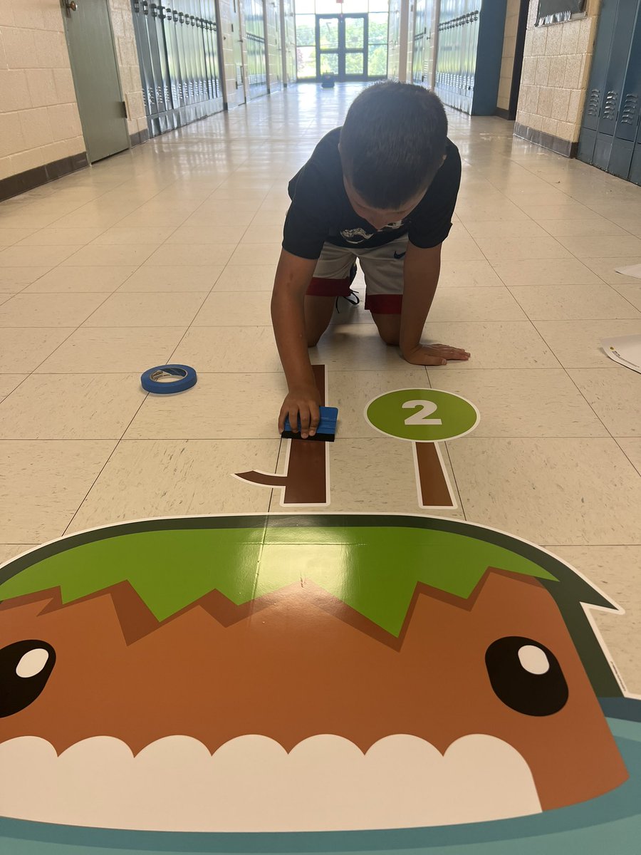 lindsambrosia's tweet image. We had some special helpers making the hallways of @CraddockSchool very fun and engaging! Thank you @AuroraSchoolsFo for the funds to make our school a calm and happy environment! Stay tuned for more!
