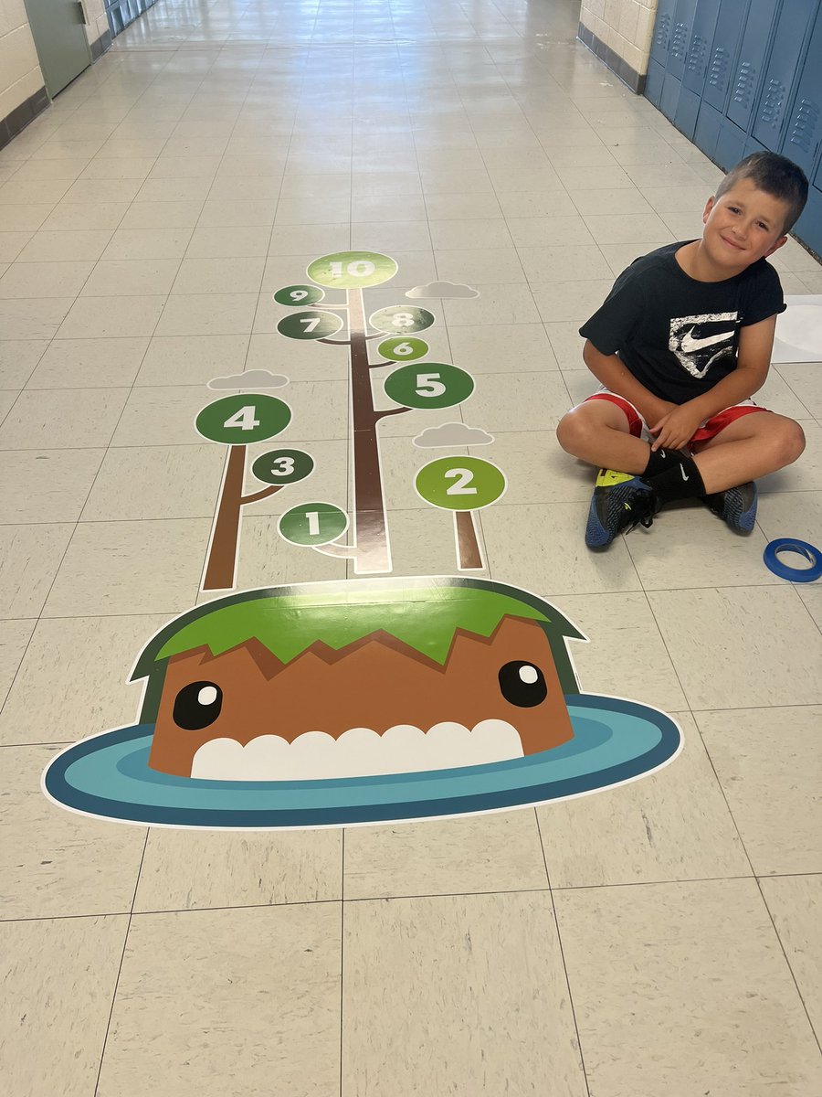 lindsambrosia's tweet image. We had some special helpers making the hallways of @CraddockSchool very fun and engaging! Thank you @AuroraSchoolsFo for the funds to make our school a calm and happy environment! Stay tuned for more!