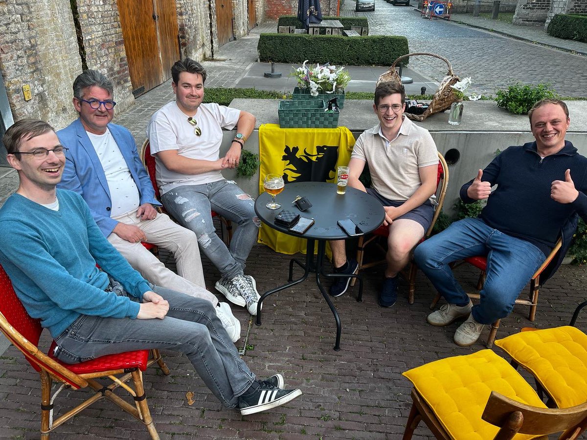 Bernardvi's tweet photo. Pre-party 11 juli met Jong N-VA in #ieper ✌️ https://t.co/Iexs22n1Yt