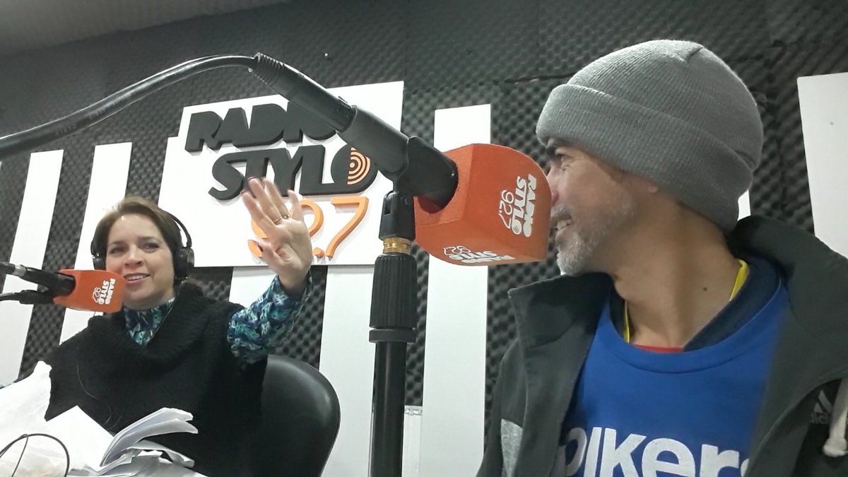 Ibersonz's tweet photo. Complacido de compartir una #agradable mañana de #Radio con mi amiga Vane en la 92.7 Stylo https://t.co/hyaK2fwula