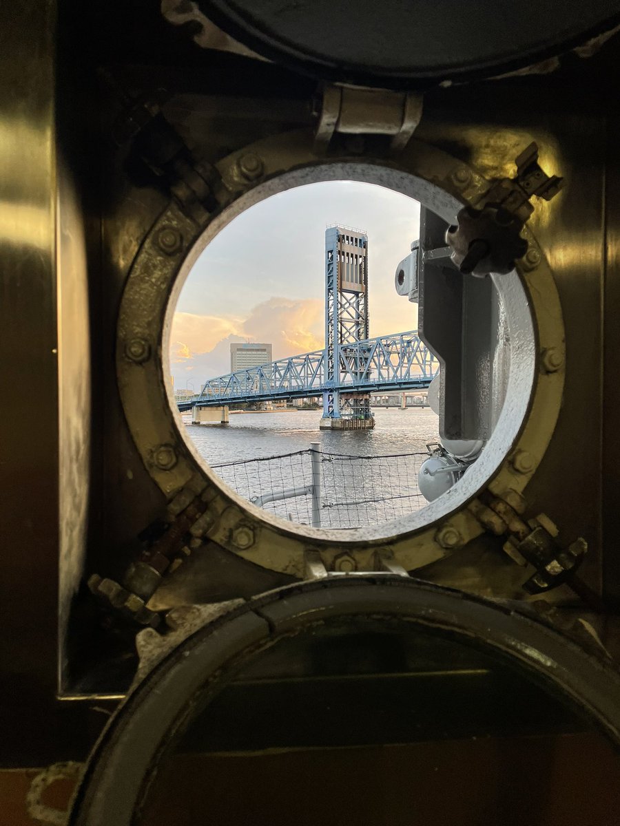 FLHistWarship's tweet photo. 🤩 Awesome view, from yesterday’s sunset…any guesses what location this is taken from on the ship?
#jaxnavalmuseum #coldwarexperience #ussorleck #navalmuseum #museum #ship #jacksonville #florida #dtjax #cityofjax #ilivejax #ilovejax #904views #onlyinjax #navy #history #heritage https://t.co/dvC1ajK7Ny