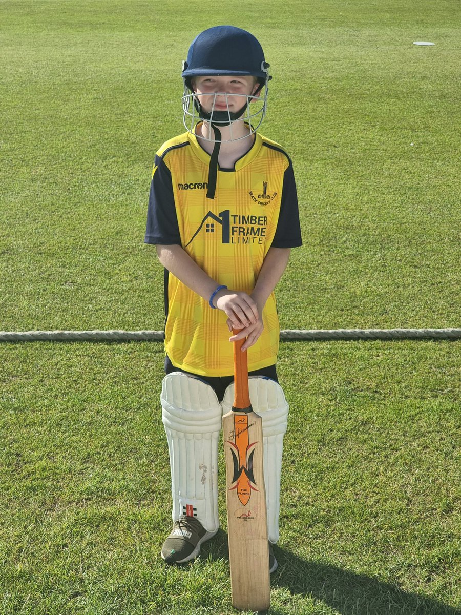 Cllrleannejones's tweet photo. What a gorgeous night for Morgan's first cricket match @NeathCC a cracking ground to play at!
#NeathNeathNeath https://t.co/4uLTwAw5A1