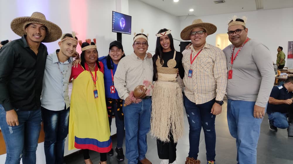 Atrincherate's tweet photo. ¡Disciplina, compromiso y comunicación! Gracias presidente @NicolasMaduro recibimos en la primera cohorte diplomado en Comunicación Política, a las redes a los medios y las paredes a defender la verdad de los pueblos @lauicom Comunicación para la liberación #LauicomRevoluciona https://t.co/4HU5OLWrWE