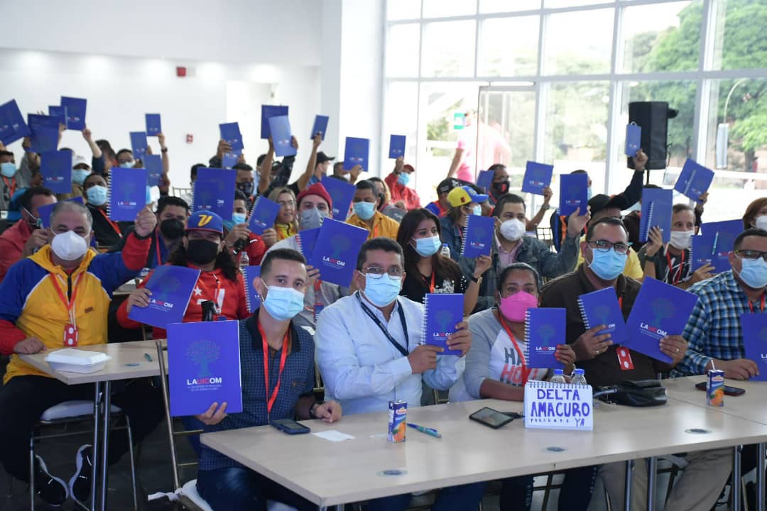 Atrincherate's tweet photo. ¡Disciplina, compromiso y comunicación! Gracias presidente @NicolasMaduro recibimos en la primera cohorte diplomado en Comunicación Política, a las redes a los medios y las paredes a defender la verdad de los pueblos @lauicom Comunicación para la liberación #LauicomRevoluciona https://t.co/4HU5OLWrWE