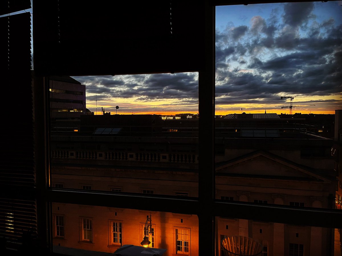 mb470102's tweet photo. Sometimes it can be really #beautiful… #again! #nightsky #dublin #apartment33 #urbanelements https://t.co/du2GzpRgbC