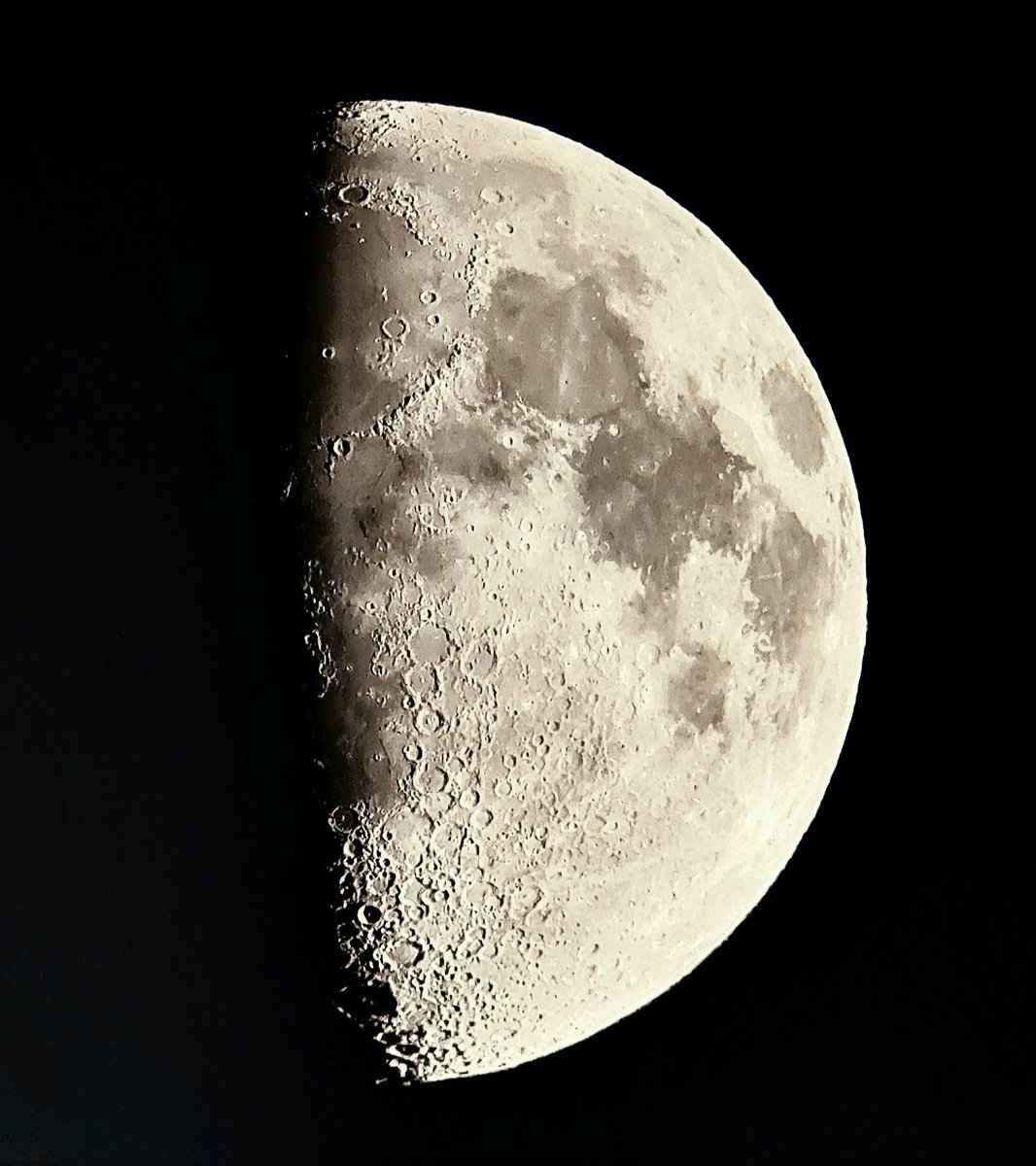 rach_smith26's tweet photo. Tonight's moon 🔭 https://t.co/SQtOZzxgZV