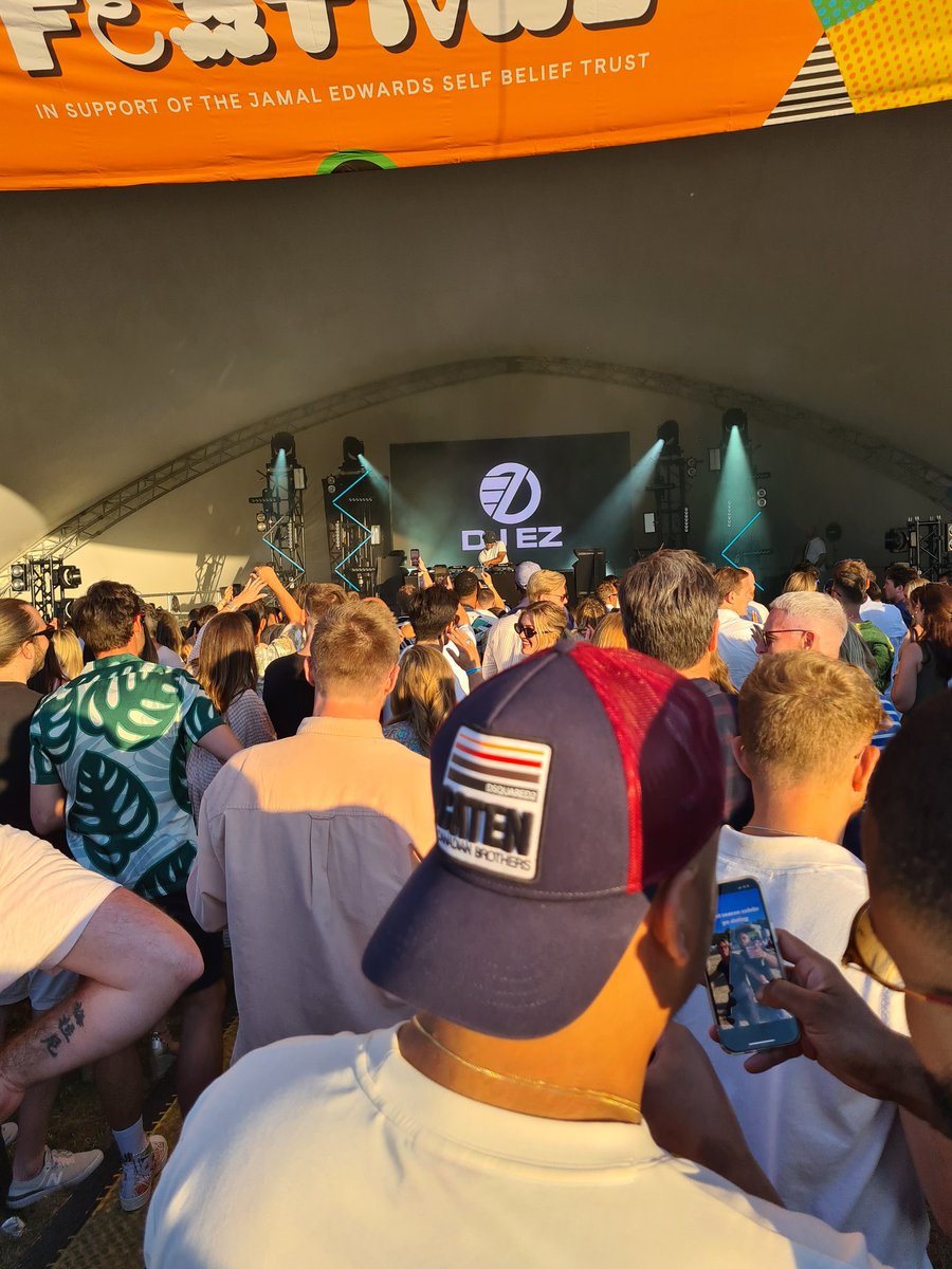 HarryC_World's tweet photo. I've seen every top DJ, FB Slim, Garrix, Harris, Aoki, Avicii etc.
But numero uno is undoubtedly @DJEZOfficial
No one comes close.
#HouseFest https://t.co/BacfaKbAxq