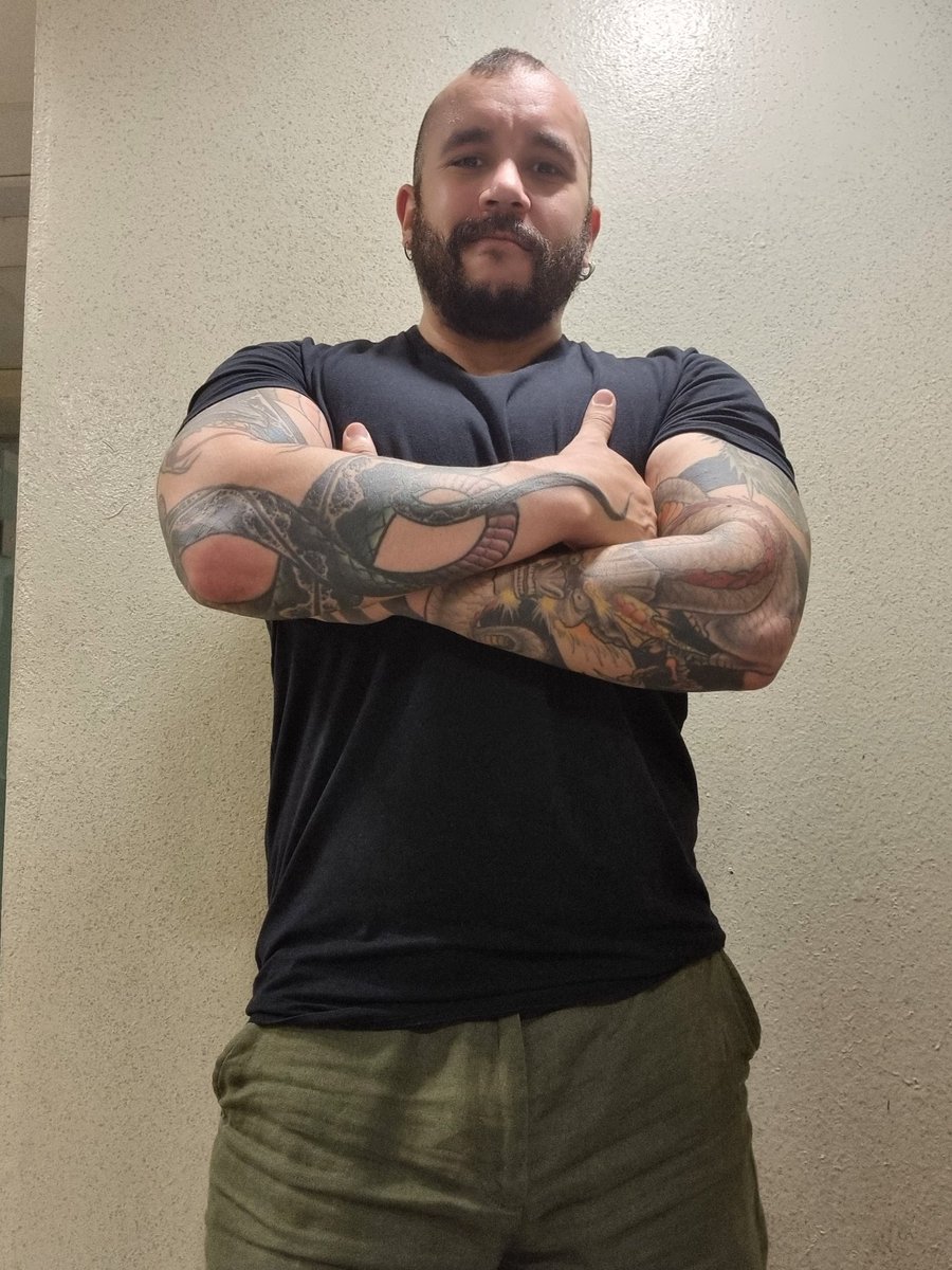 Sicratilassi's tweet photo. #gaybear #gaybull #musclebear #twitterbears https://t.co/vSXhHbpwQh