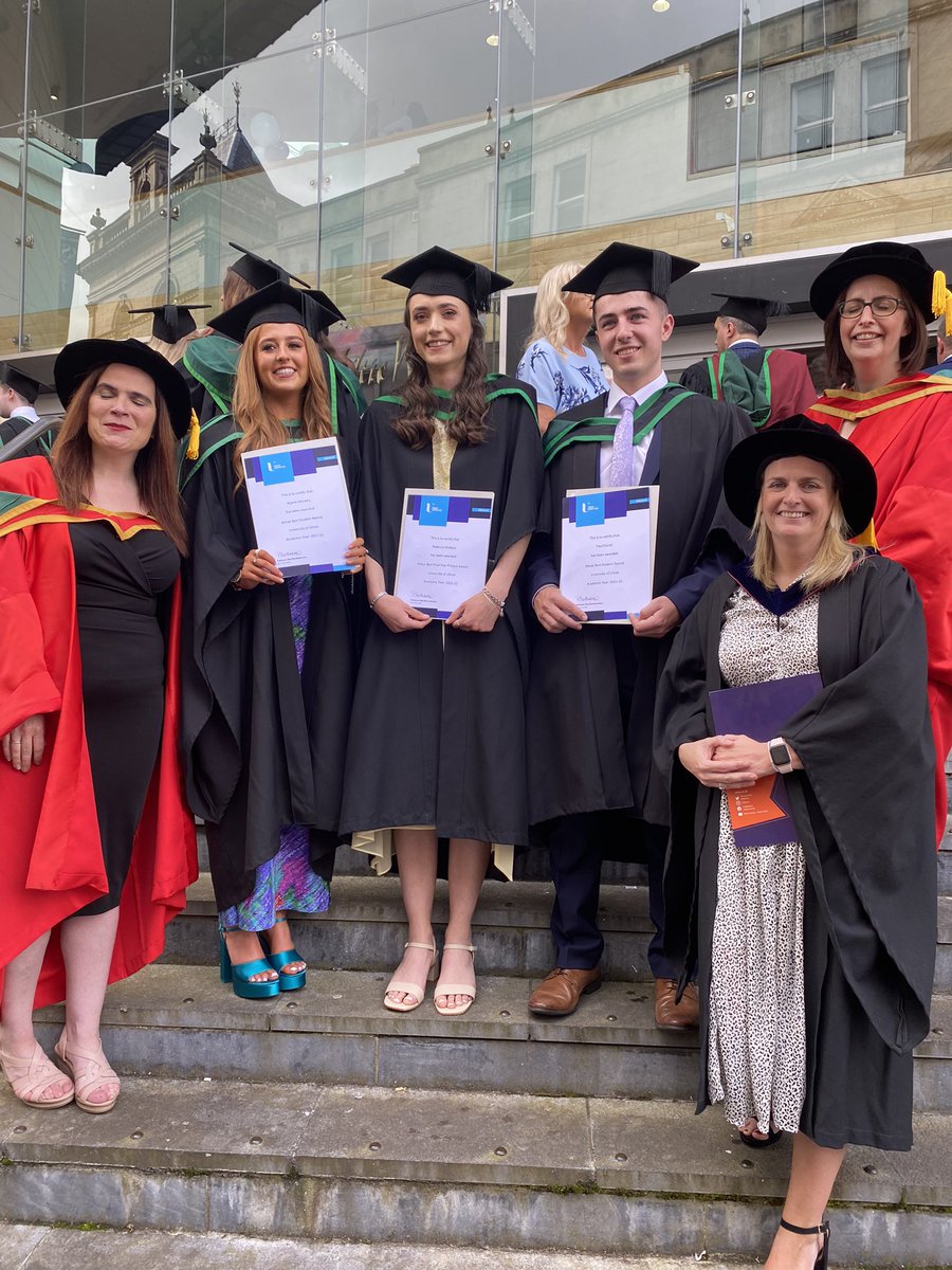 Congratulations to BSc Personalised Medicine #UUClassof2022 graduating at Magee today! Hope you enjoy the celebrations with family and friends. Wishing you all the best for the future 🥳🎓👏