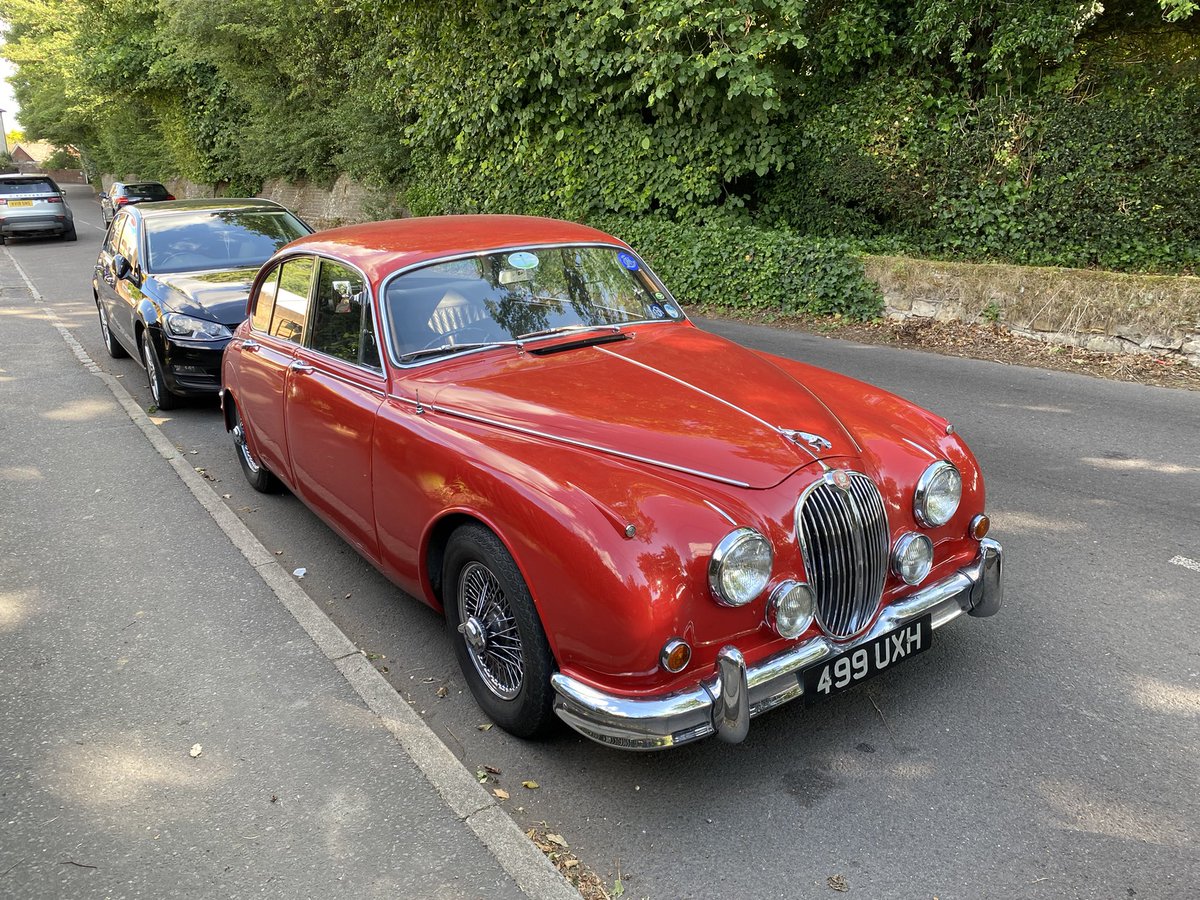Not sure if you’re a jag fan <a href="/irvb/">irv</a> but I walked and drove past this a couple of times tonight.

Stunning in ox blood (I think…I’m colour blind to an extent!)