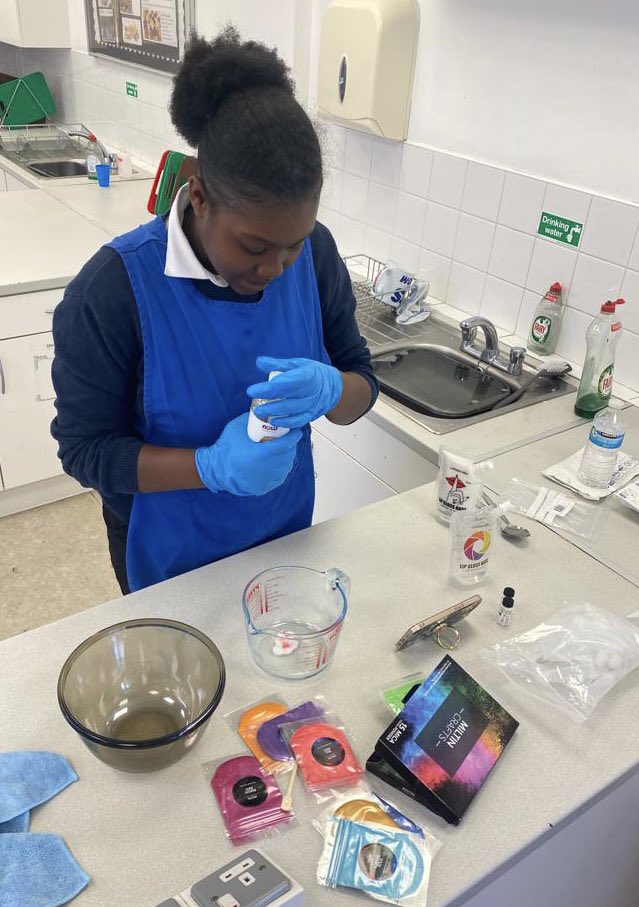 HaringeyLP's tweet photo. Ocean’s business plan is to create flavoured lip gloss. She started experimenting with the ingredients after school today. #FLAARE #Enterprise #ThisIsAP 👄 https://t.co/EHcJWLzTzG