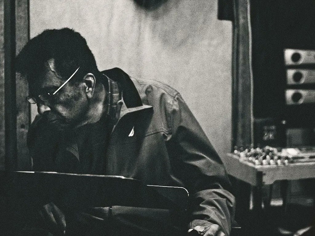 keratxarts's tweet photo. Dallas singer-songwriter Eric Steele's album, "Alamo Bootleg," examines some lesser-known stories about the Alamo. @kxtradio's Preston Jones says Steele had help from some well-known musicians. It gets released digitally today. https://t.co/FknJYHwAko
📷 Charles Wolfe. https://t.co/RMaStEPTjB