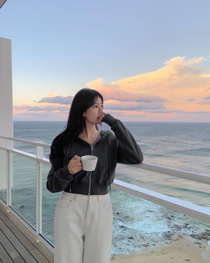 eyeos_official's tweet photo. 굿모닝 어웨이크!! 🌅😌나는 하늘과 사랑에 .. 나는 항상 하늘을 응시합니다 왜냐하면 나는 그것을 사랑하기 때문에 ☁️🌃🏙
#EYEOS #최이조 #CHO_YEE_JO https://t.co/3p20AaZ8QA