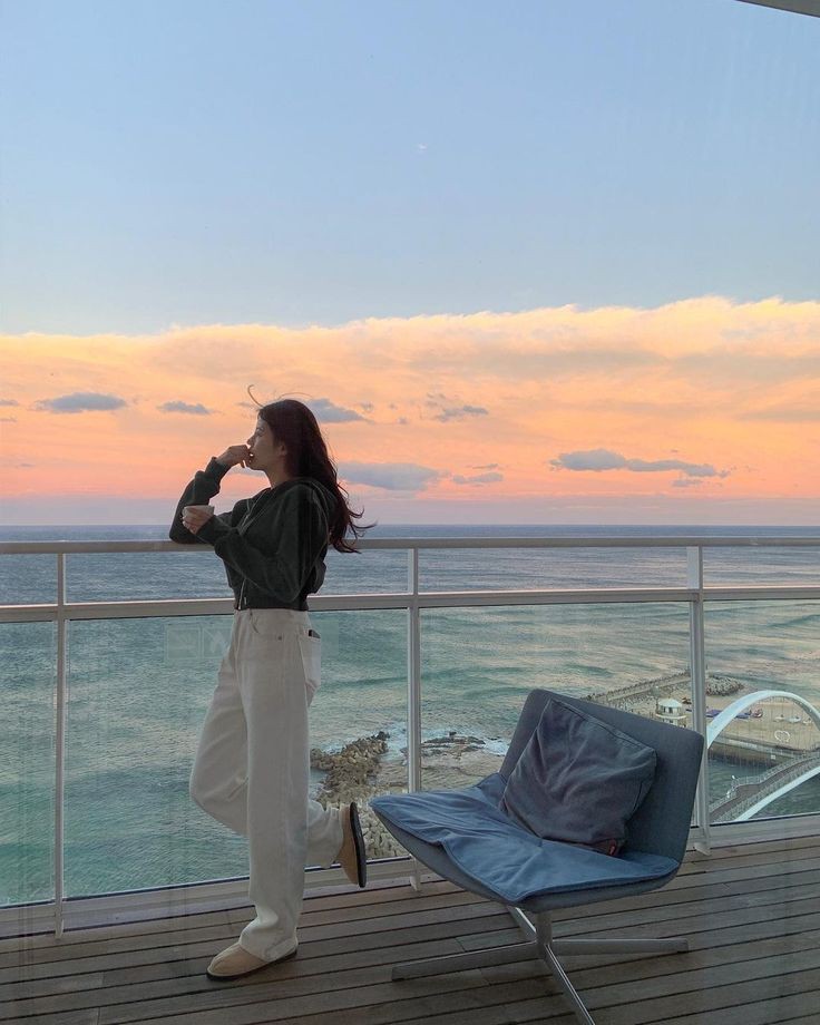 eyeos_official's tweet photo. 굿모닝 어웨이크!! 🌅😌나는 하늘과 사랑에 .. 나는 항상 하늘을 응시합니다 왜냐하면 나는 그것을 사랑하기 때문에 ☁️🌃🏙
#EYEOS #최이조 #CHO_YEE_JO https://t.co/3p20AaZ8QA