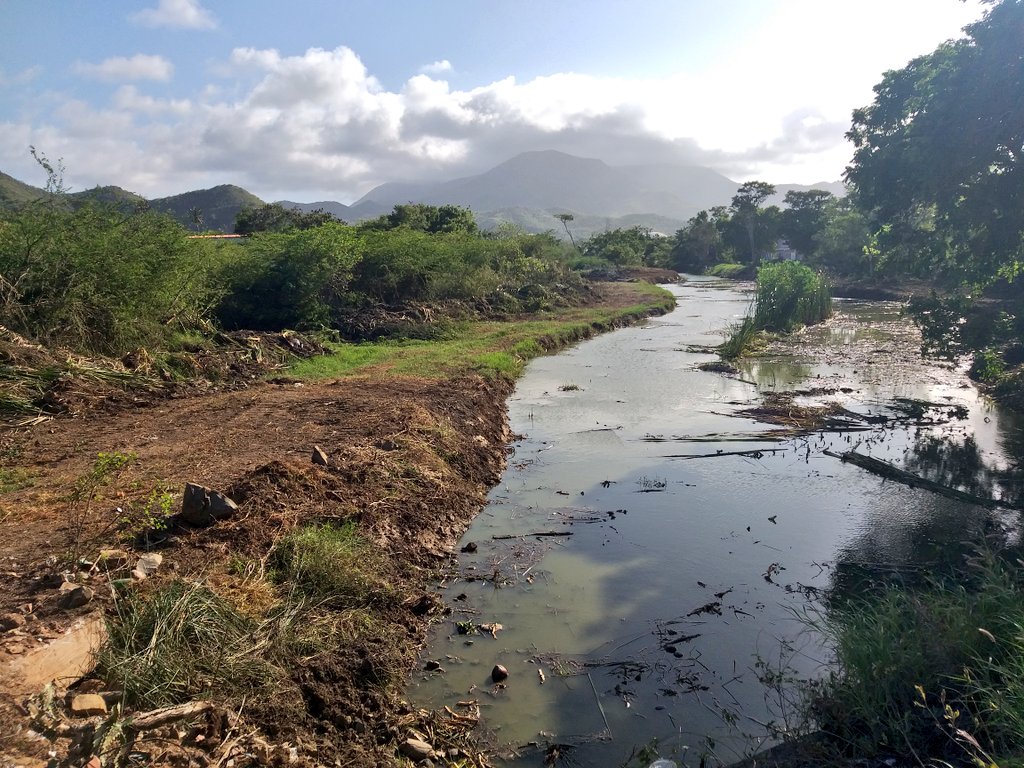 AcevedoNel's tweet photo. Supervisando los Trabajos que ejecuta @ArismendiNE, en el  Cauce del Río Caracas específicamente en el Rincón de la Ceiba en #AtamoSur, #Arismendi con estos trabajos se evitarán las posibles inundaciones en la zona.  #Concejal 
#SiempreContigo 
#07Jul https://t.co/cBwWFgrlVD